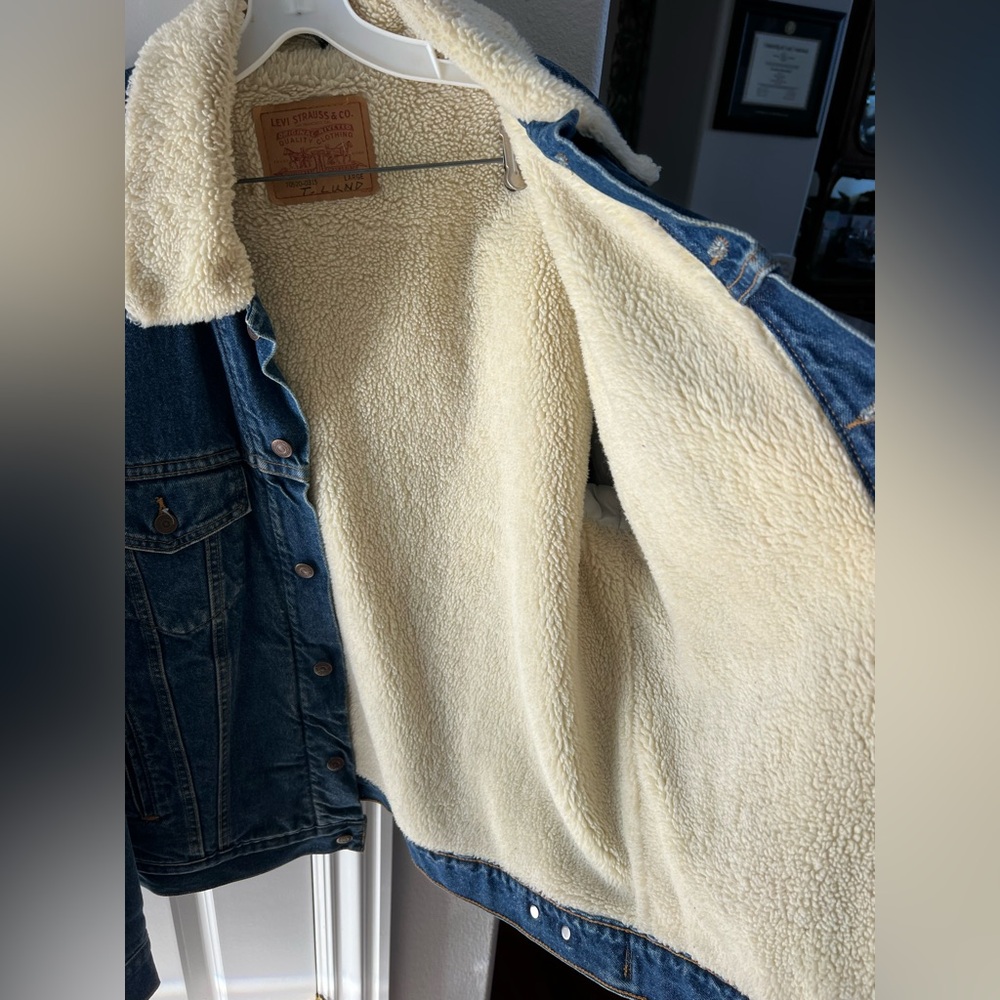 Levi’s Men’s Large Denim Jacket With Sherpa Interior - Picture 5 of 16